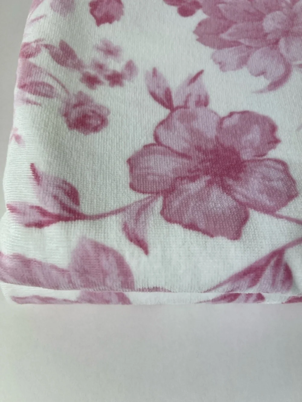 Caro Home Bath Towel Set Pink White Floral Soft Cotton Velour Set of 2 NEW